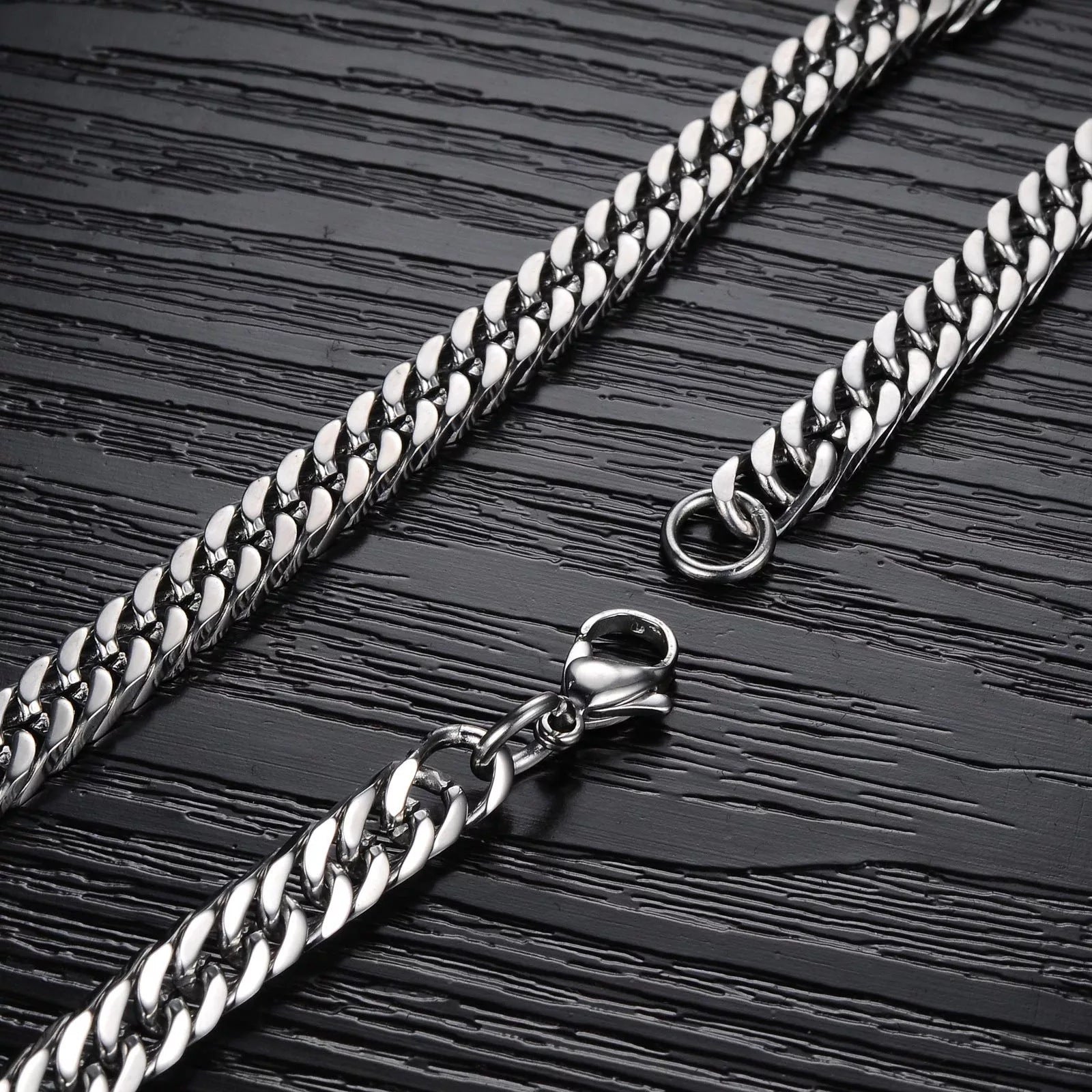 Twin Wolf Pendant (VN005)